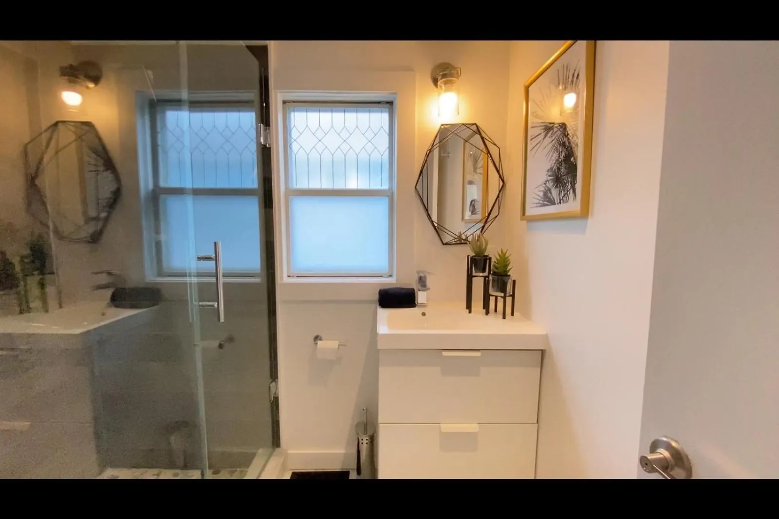The Stays - Private Cozy 2Bhr Apt On Main Floor Toronto
