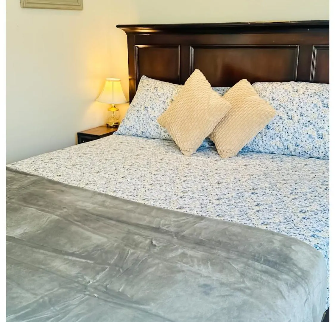 The Stays - Private Cozy 2Bhr Apt On Main Floor Toronto