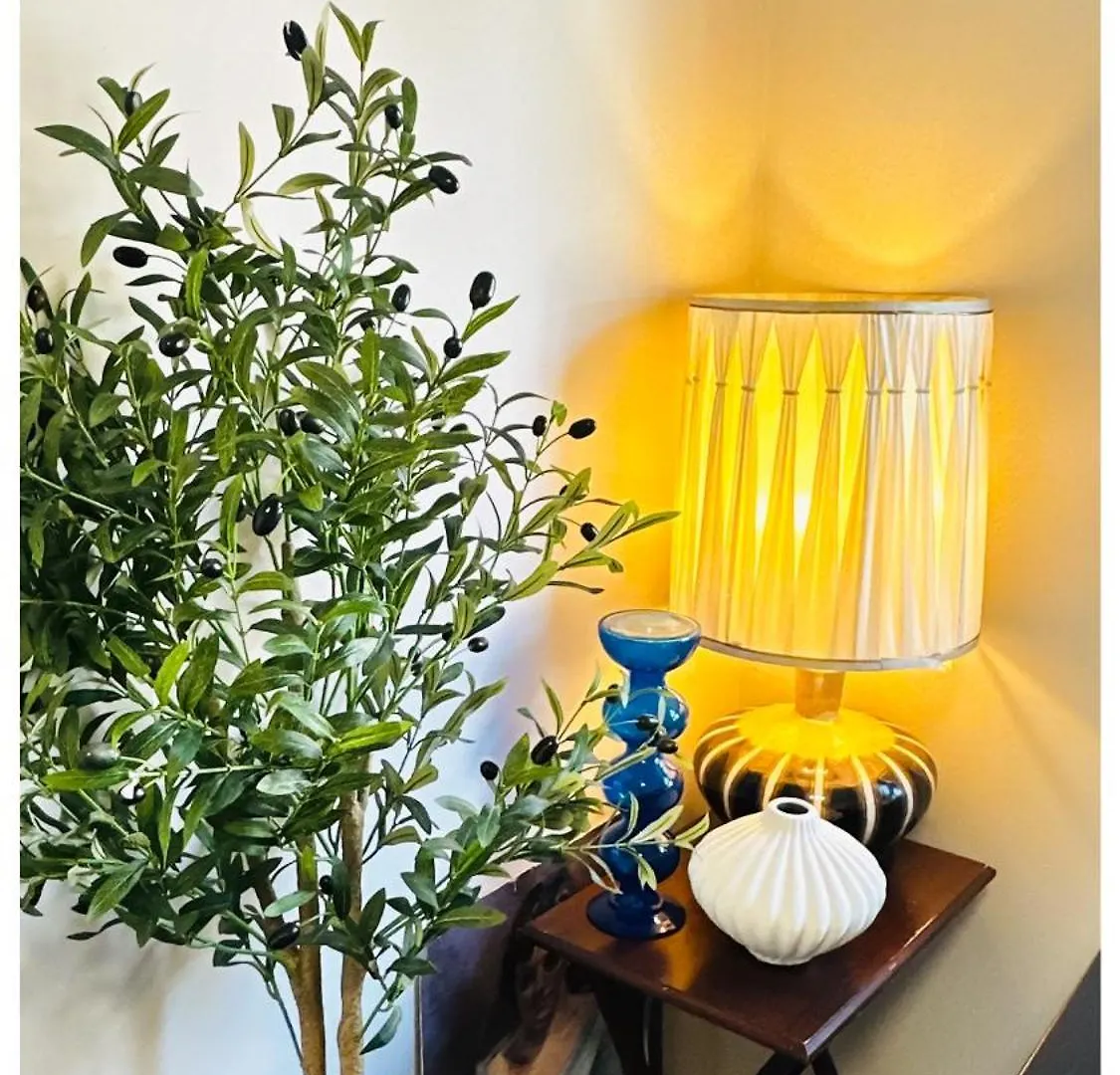 The Stays - Private Cozy 2Bhr Apt On Main Floor Toronto Apartment