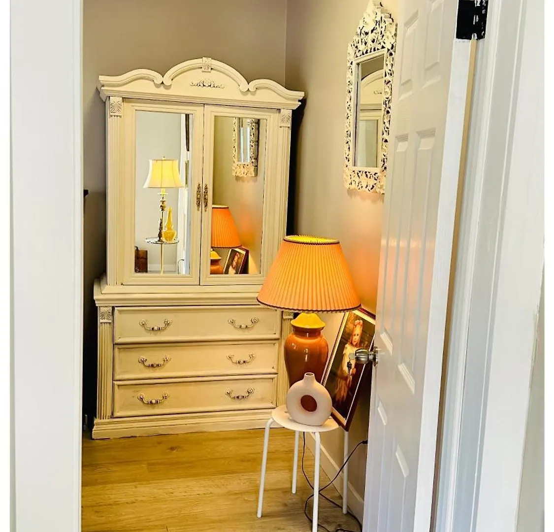 Apartment The Stays - Private Cozy 2Bhr Apt On Main Floor Toronto Canada