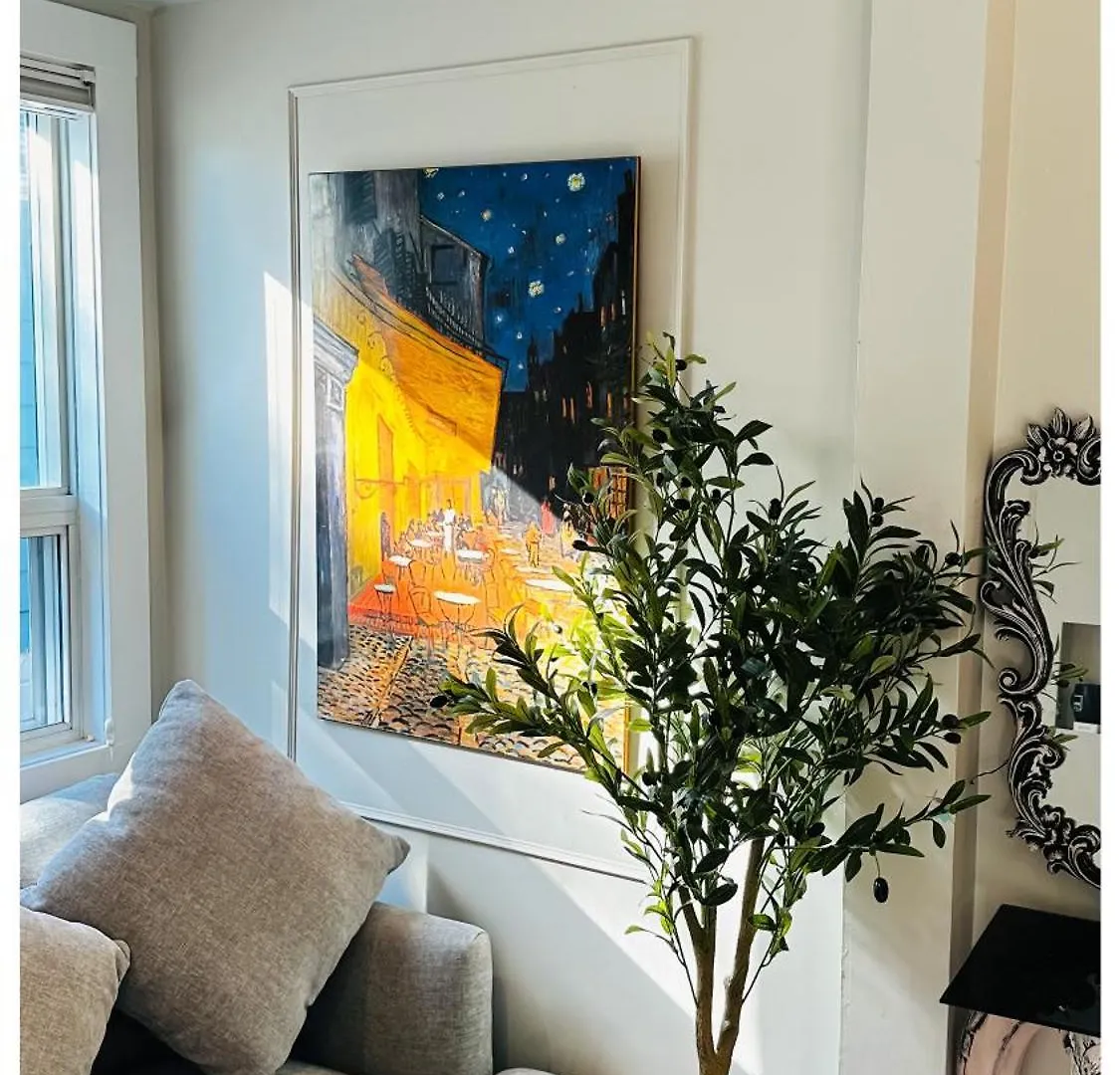 The Stays - Private Cozy 2Bhr Apt On Main Floor Toronto 0*,  Canada