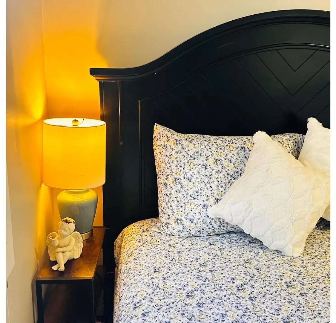 The Stays - Private Cozy 2Bhr Apt On Main Floor Toronto Canada