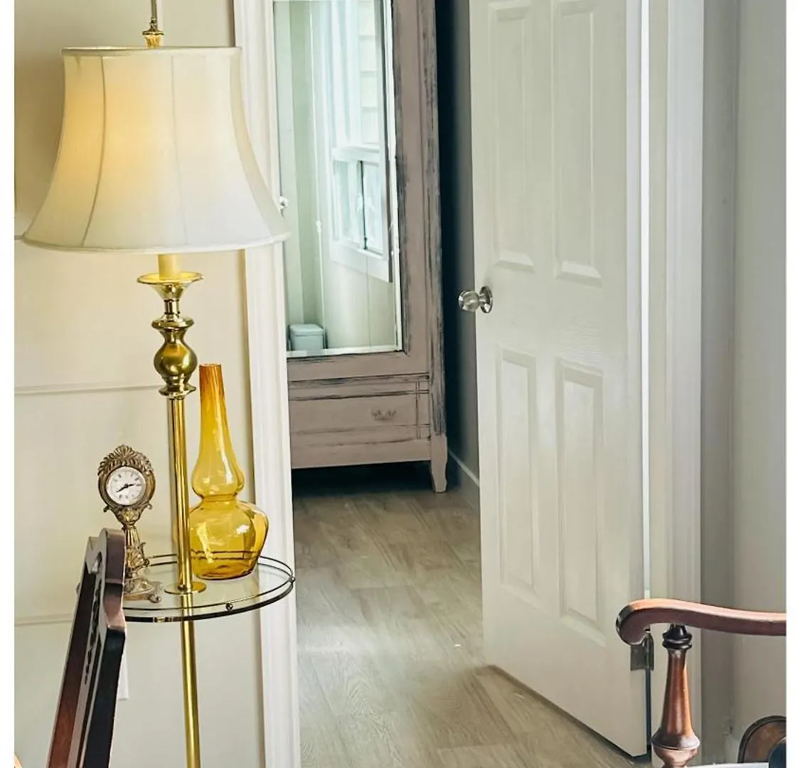 The Stays - Private Cozy 2Bhr Apt On Main Floor Toronto 0*,  Canada